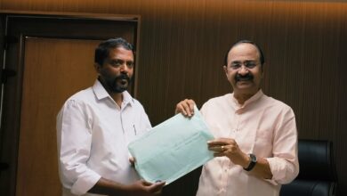 Photo of പെരിങ്ങോട്ടുകര പോലീസ് സ്റ്റേഷൻ യാഥാർത്ഥ്യമാക്കണമെന്ന് ആവശ്യപ്പെട്ട് പൊതു ജനങ്ങളിൽ നിന്നും ഒപ്പുകൾ ശേഖരിച്ച ഭീമ ഹർജി മുഖ്യമന്ത്രിക്ക് കൈമാറി.
