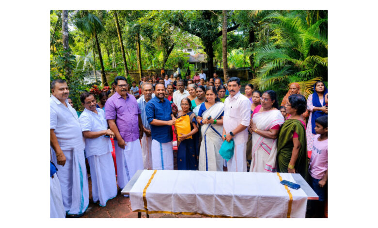 Photo of മെമ്പർ ആൻഡ് കെയർ പദ്ധതി വാർഡിലെ കുടുബങ്ങൾക്ക് ഓണക്കിറ്റുകൾ വിതരണം ചെയ്തു.