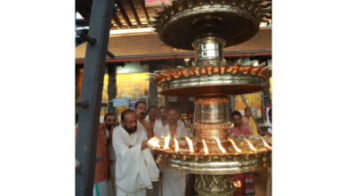 Photo of പടിഞ്ഞാറേ നടയിലെ ദീപസ്തംഭം നവീകരിച്ച് സമർപ്പിച്ചു.