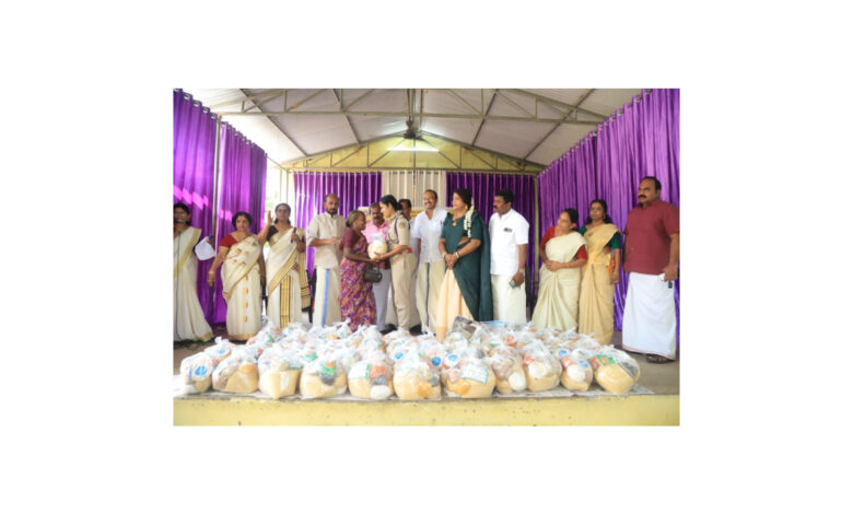 Photo of നാട്ടിക എസ് എൻ ട്രസ്റ്റ് ഹയർ സെക്കൻഡറി സ്കൂളിലെ ഓണാഘോഷത്തിനോടനുബന്ധിച്ച് എൻഎസ്എസ് യൂണിറ്റിന്റെ ആഭിമുഖ്യത്തിൽ നിർധനരായ വിദ്യാർത്ഥികൾക്കും പഞ്ചായത്തിലെ മറ്റു കുടുംബാംഗങ്ങൾക്കും ഓണക്കിറ്റുകൾ വിതരണം ചെയ്തു.