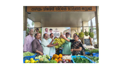 Photo of സംസ്ഥാന സർക്കാർ കൃഷി വകുപ്പിന്റ ഓണ സമൃതി 2026 കർഷക ചന്ത വലപ്പാട് പഞ്ചായത്ത് ചന്ത മൈതാനിയിൽ വലപ്പാട് പഞ്ചായത്ത് പ്രസിഡണ്ട് പി.കെ.മോഹനൻ ഉദ്ഘാടനം ചെയ്തു.