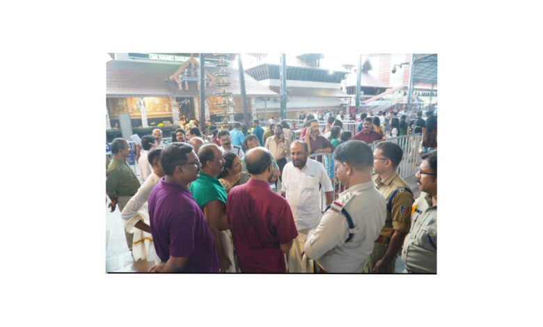 Photo of ഒരുക്കങ്ങൾ പൂർത്തിയായി; ഗുരുവായൂരിൽ റിക്കാർഡ് വിവാഹം നാളെ.ക്ഷേത്രനഗരിയിൽ അധിക സുരക്ഷക്കായി കൂടുതൽ പോലീസ്.