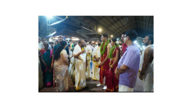 Photo of ഗുരുവായൂരിൽ കല്ല്യാണമേളം, 6 മണ്ഡപങ്ങളിലായി ഇന്ന് നടക്കുന്നത് 437 കല്ല്യാണങ്ങൾ, വിവാഹ സംഘത്തിനൊപ്പം 24 പേർക്ക് മാത്രം പ്രവേശനം, ക്ഷേത്രത്തിൽ കർശന നിയന്ത്രണം.