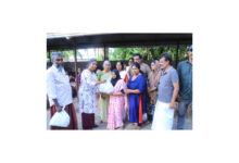 Photo of ഓണത്തിന് മെമ്പറുടെ സ്നേഹോപഹാരം.തളിക്കുളം നാലാം വാർഡിലെ കുടുബങ്ങൾക്ക് ഓണക്കിറ്റുകൾ വിതരണം ചെയ്തു.
