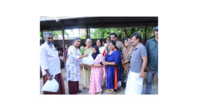 Photo of ഓണത്തിന് മെമ്പറുടെ സ്നേഹോപഹാരം.തളിക്കുളം നാലാം വാർഡിലെ കുടുബങ്ങൾക്ക് ഓണക്കിറ്റുകൾ വിതരണം ചെയ്തു.
