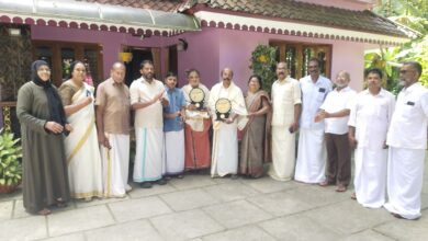 Photo of ഗുരു-ശിഷ്യ അധ്യാപകരെ അനുമോദിച്ച് പെരിങ്ങോട്ടുകര കൾച്ചറൽ ആൻഡ്ചാ രിറ്റബിൾ സൊസൈറ്റി.
