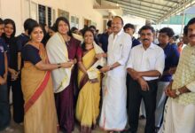 Photo of സെപ്റ്റംബർ 5 രാജവ്യാപകമായി അധ്യാപക ദിനമായി ആചരിക്കുന്നതിന്റെ ഭാഗമായി തൃപ്രയാർ സർഗ്ഗസംസ്കൃതി നാട്ടിക എസ് എൻ ട്രസ്റ്റ് ഹയർസെക്കൻഡറി സ്കൂൾ എൻഎസ്എസ് പ്രോഗ്രാം കോഡിനേറ്റർ ശലഭ ജ്യോതിഷിനെയും അസിസ്റ്റന്റ് ഓഫീസർ ഇ ബി ഷൈജയേയും നാട്ടിക ഗ്രാമപഞ്ചായത്ത് പ്രസിഡണ്ട് പി . വിനു ആദരിച്ചു.