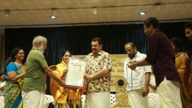 Photo of ശ്രീഗുരുവായൂരപ്പൻ ക്ഷേത്രകലാ പുരസ്കാരം കലാമണ്ഡലം ഗിരിജാദേവിക്ക് സമ്മാനിച്ചു.