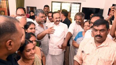 Photo of മുഖ്യമന്ത്രി അനിൽപുളിക്കൽ ന്റെ വീട്ടിലെത്തി അനുശോചനം അറിയിച്ചു.