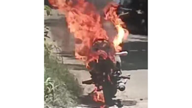 Photo of വാടാനപ്പള്ളി ചിലങ്ക റോഡിൽ ബൈക്ക് കത്തി.