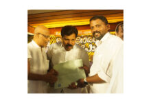Photo of റവന്യൂ വകുപ്പ് മന്ത്രി എ.പി. അനിൽകുമാറിന് ഭീമ ഹർജി കൈമാറി.