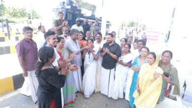 Photo of സമരവിജയത്തിൽ ആഹ്ലാദം-മധുരം വിതരണം ചെയ്തു.