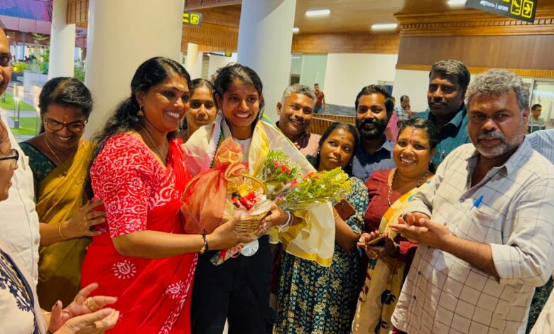 Photo of ഏഷ്യൻ ഗെയിംസ് വെള്ളിമെഡൽ തിളക്കത്തിൽ നാട്ടികയുടെ അഭിമാനമായ ആൻസി സോജന് ആവേശകരമായ സ്വീകരണം.